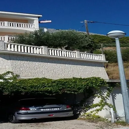 Apartment In With Sea View, Terrace, Air Conditioning, Wi-fi *