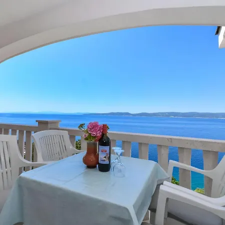 In With Sea View, Terrace, Air Conditioning, Wi-fi Appartamento